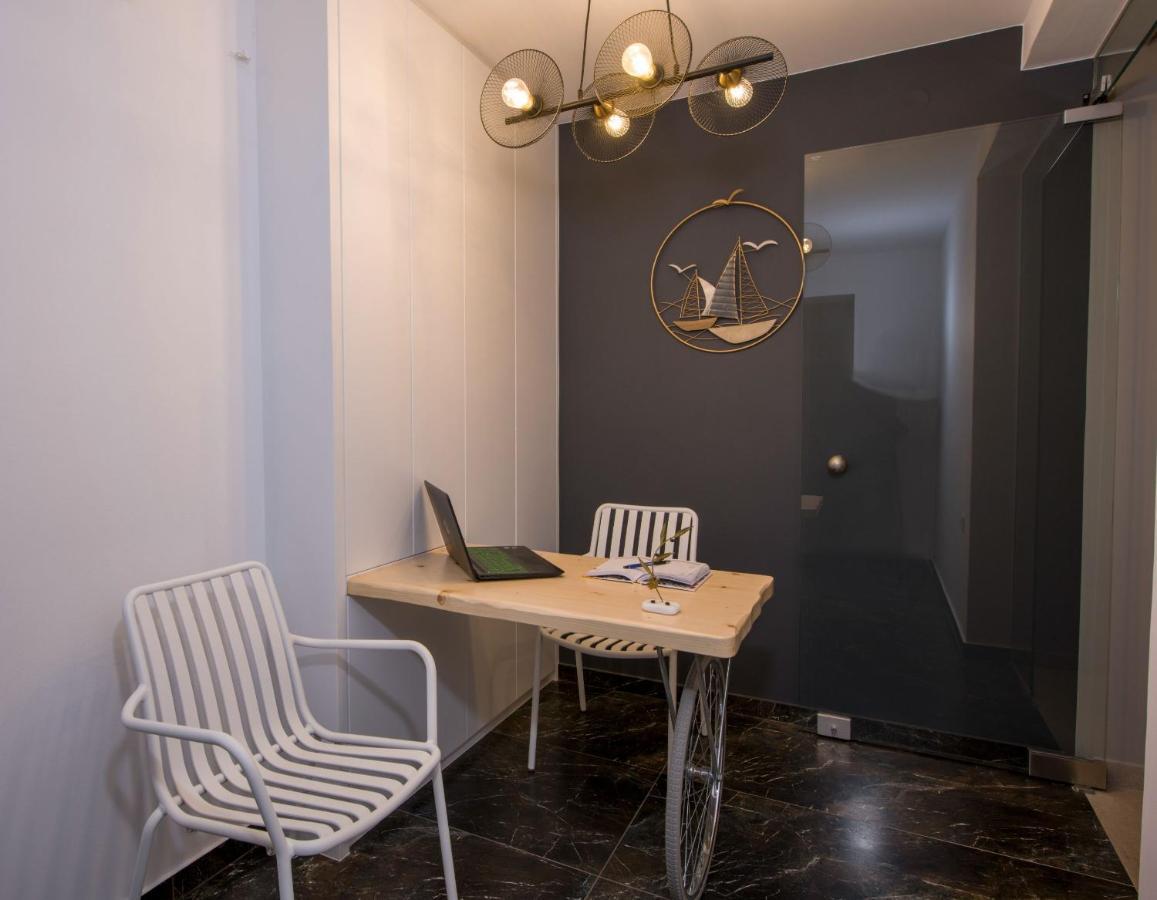 Eleanthi Modern Living Apartment Galatas  Bagian luar foto